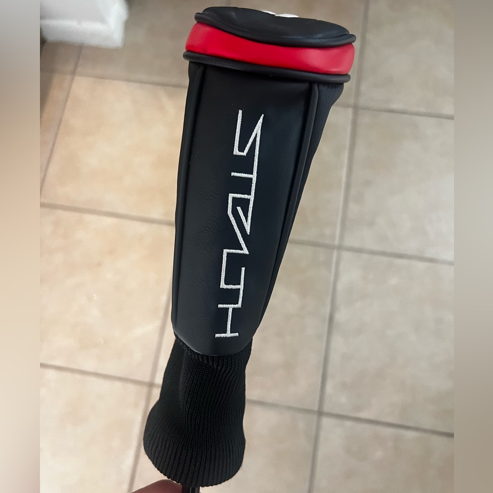 TaylorMade Stealth Club in Black and Red - Picture 5 of 5